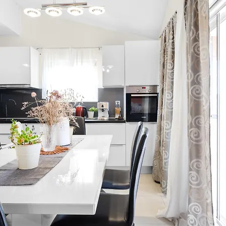 Apartment Desiree - Sibenik Bilice