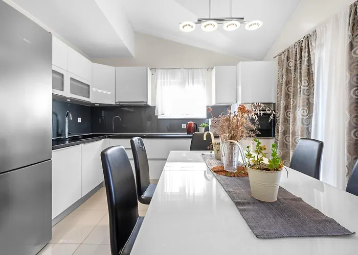 Desiree - Sibenik ビリセ